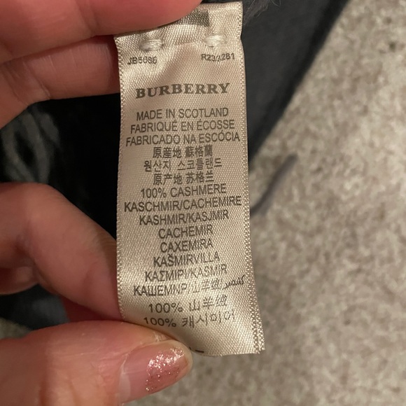 Burberry scarf - Picture 3 of 6